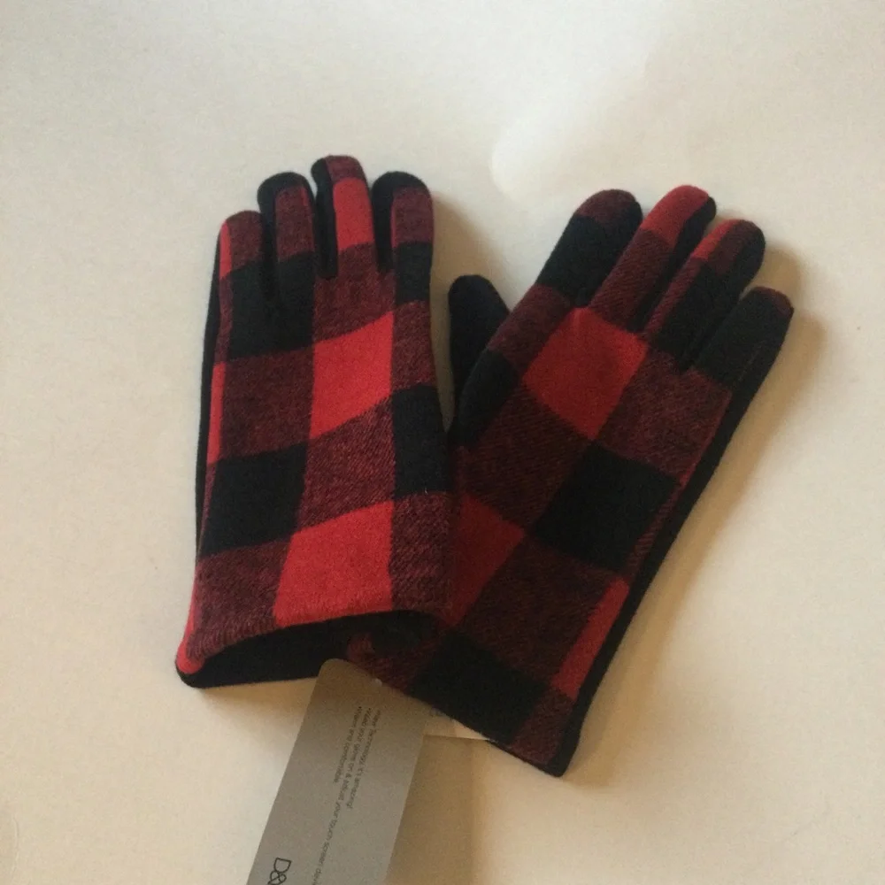 DAVID AND YOUNG Tech Touch Northcrest Gloves RED AND BLACK BUFFALO PLAID OS NWT